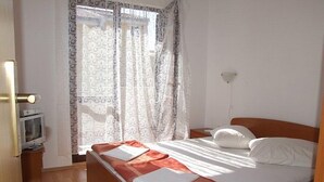 Apartment | 2 bedrooms - Lovely Apartment With Balcony and Sea View, Near the Sea, BBQ for use (Pag)
