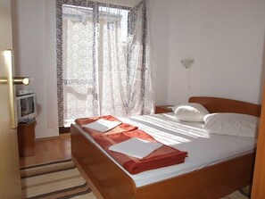 2 bedrooms - Lovely Apartment With Balcony and Sea View, Near the Sea, BBQ for use (Pag)