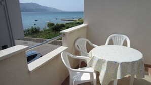 Balcony - Lovely Apartment With Balcony and Sea View, Near the Sea, BBQ for use (Pag)