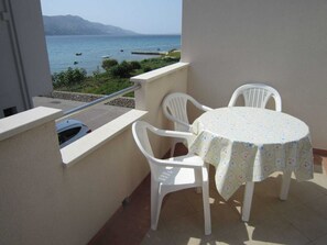Balcony - Lovely Apartment With Balcony and Sea View, Near the Sea, BBQ for use (Pag)