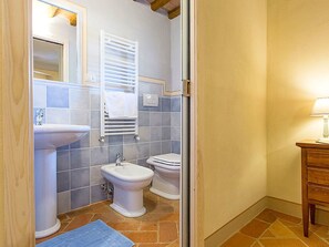 House | Bathroom | Shower, towels