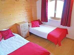 Chalet | 3 bedrooms, individually furnished, bed sheets - Chalet in Heremence With Stunning Alpine Views (Heremence)