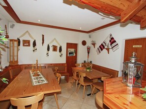 Chalet | Dining
