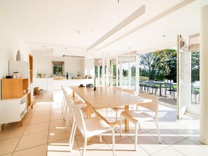House | Dining - Luxurious Villa With Pool and Sauna, and Very Suitable for Culinary Workshops (Waimes)