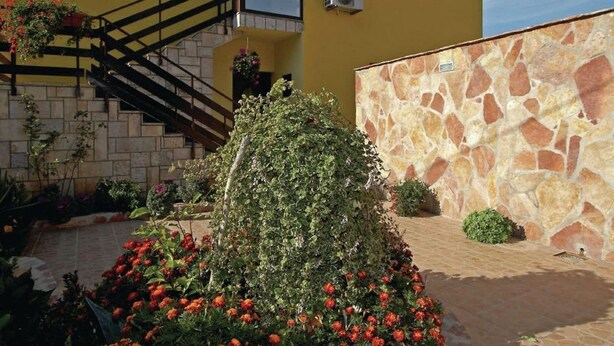 Property grounds - Apartment With Balcony in Peroj Near the Beach (Vodnjan)