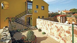 Exterior - Apartment With Balcony in Peroj Near the Beach (Vodnjan)