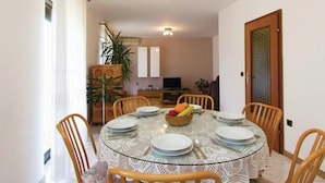 Dining - Apartment With Balcony in Peroj Near the Beach (Vodnjan)