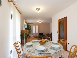 Dining - Apartment With Balcony in Peroj Near the Beach (Vodnjan)
