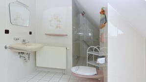 House | Bathroom - Vibrant Cottage near Ski Area in Steina (Bad Sachsa)