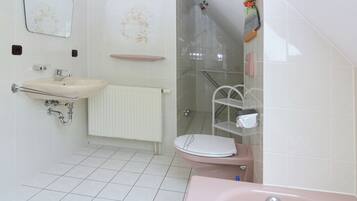 Ferienhaus | Badezimmer | Badewanne