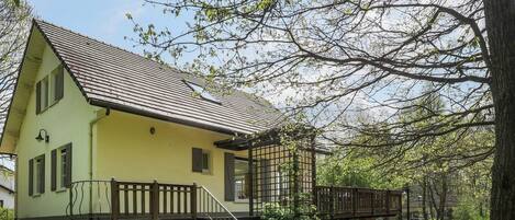 المنشأة من الخارج