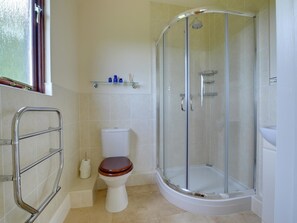 Ferienhaus | Badezimmer | Dusche, Handtücher