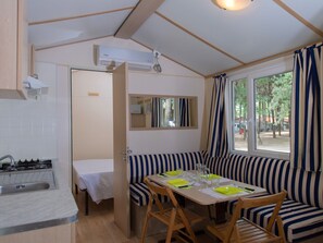 Nhà di động | Khu ăn uống