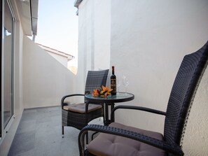 Apartment | Balcony - Luxury Bedroom in the Heart of Split With Balcony, Flat-screen TV, Airco and Wifi (Split)