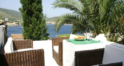 Coastal Apartment in Vis Near sea