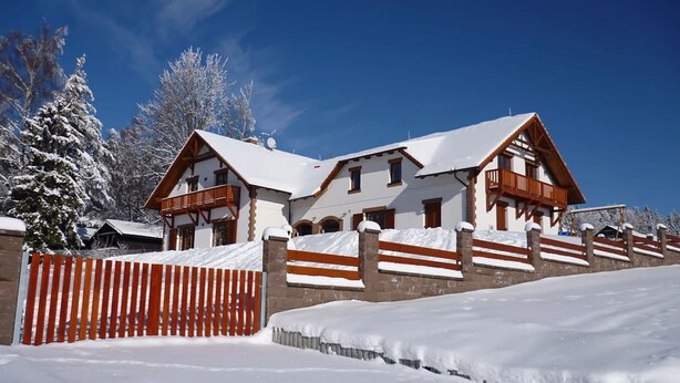 Exterior - Spacious Villa With Sauna and Garden (Lipno nad Vltavou)