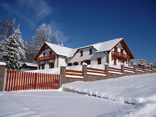 Spacious Villa With Sauna and Garden