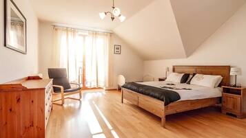 7 bedrooms, individually furnished, cots/infant beds