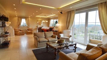 House | Living area | DVD player