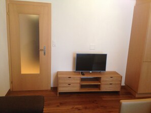 Appartement | Woonkamer | Een televisie