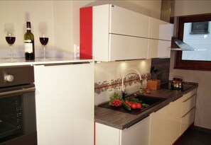Apartment | Eigene Küche | Kühlschrank, Ofen, Geschirrspüler, Hochstuhl