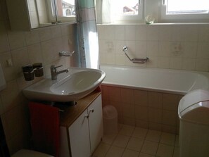 Apartment | Bathroom