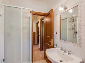 Bathroom - Holiday Home in Assisi With Pool & Nature (Assisi)