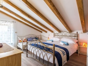 House | 3 bedrooms, individually furnished