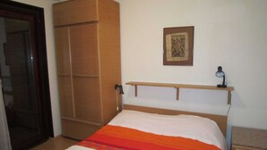 Apartment | 1 bedroom - Nice House Apartment With Balcony and Barbecue for Use, Close to the Beach (Pag)