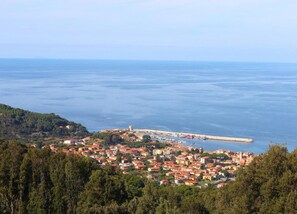 View from property - Villa in Cortona With Private Pool (Cortona)