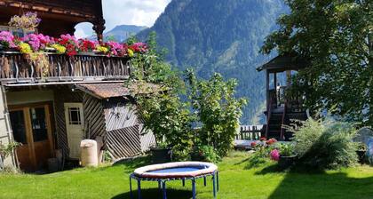 Beautifully Located House in the Midst of the Mountains With a Beautiful View
