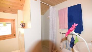 Apartment | Bathroom | Shower, towels