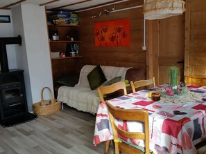 Apartment | Living room - Beautifully Located House in the Midst of the Mountains With a Beautiful View (Tschappina)