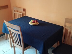 Dining - Scenic Apartment in Dalmatia With Lovely Garden (Pag)