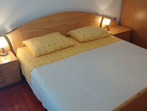 2 bedrooms - Scenic Apartment in Dalmatia With Lovely Garden (Pag)