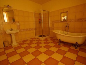 A bathroom with a checkered floor, a sink, a shower enclosure, and a bathtub. - Holiday Home in Pernink in a Beautiful Mountainous (Pernink)