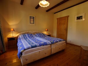 House | 3 bedrooms, individually furnished, bed sheets - Holiday Home in Pernink in a Beautiful Mountainous (Pernink)