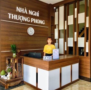 Meja sambut tetamu