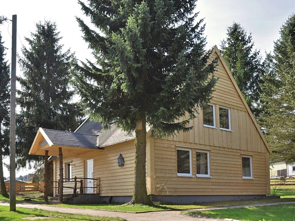 Exterior - Holiday Home in the Thuringian Forest With Terrace, Garden and a Beautiful View (Suhl)