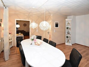 Dining - Holiday Home in the Thuringian Forest With Terrace, Garden and a Beautiful View (Suhl)