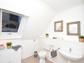 House | Bathroom | Shower - Holiday Home in the Thuringian Forest With Terrace, Garden and a Beautiful View (Suhl)