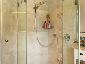 Apartment | Bathroom | Shower, towels