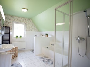 House | Bathroom | Bathtub, towels
