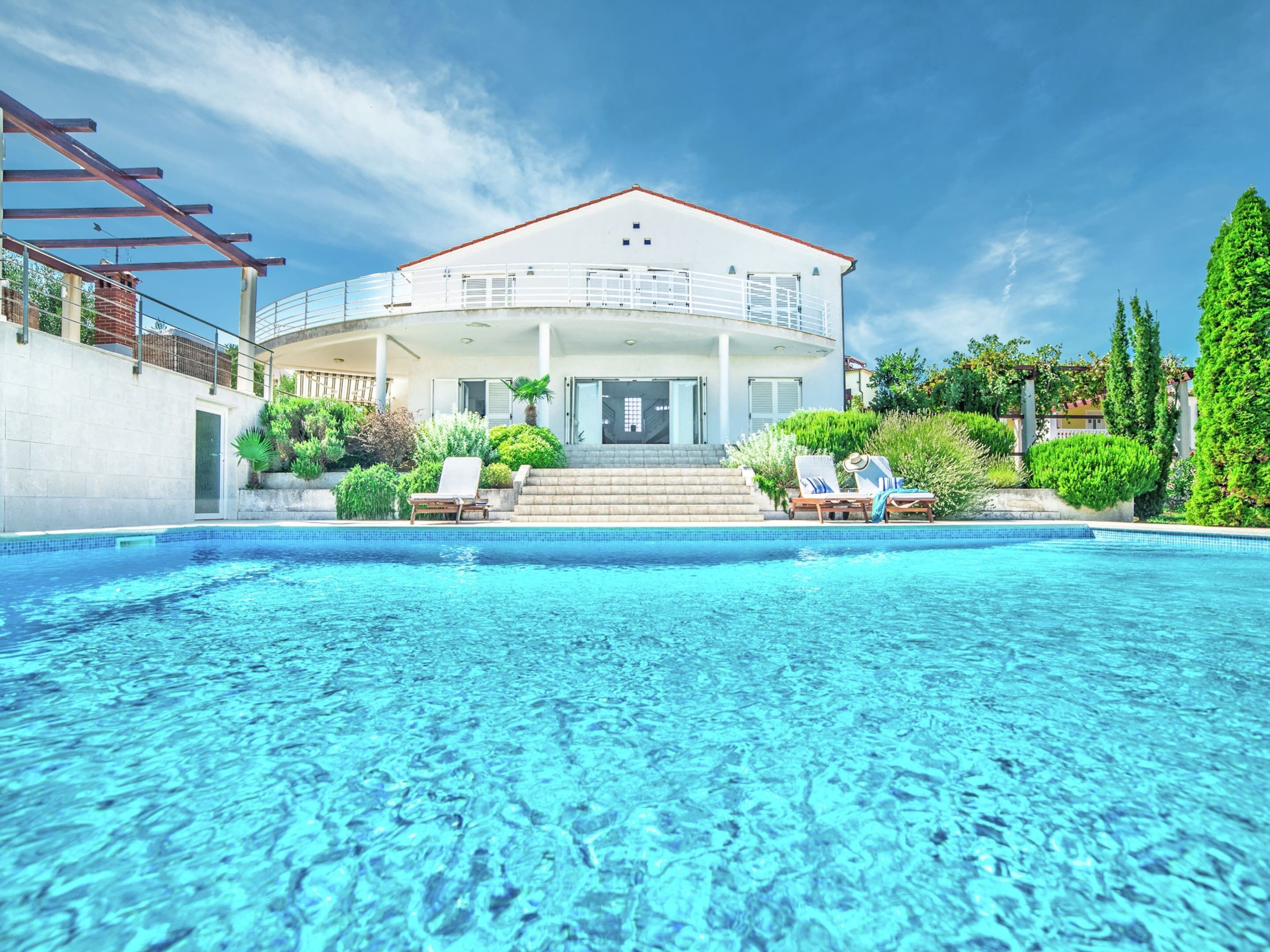 Villa | Alberca | Alberca techada y alberca al aire libre