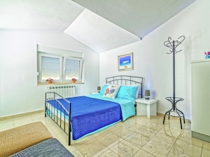 Villa | 5 bedrooms, individually furnished, bed sheets - Spacious Detached Villa with Pool near Pula with sea View (Liznjan)