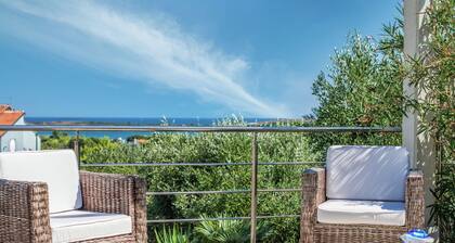 Spacious Detached Villa with Pool near Pula with sea View