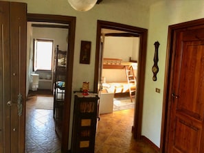 3 Schlafzimmer, individuell eingerichtet, Bettwäsche