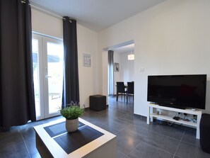 Apartment | Living area - Spacious and Modern Apartment on the Beach in Klek (Slivno)