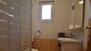 Apartment | Bathroom - Spacious Apartment in Vodice With Garden (Vodice)