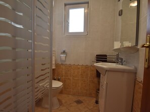 Apartment | Bathroom - Spacious Apartment in Vodice With Garden (Vodice)